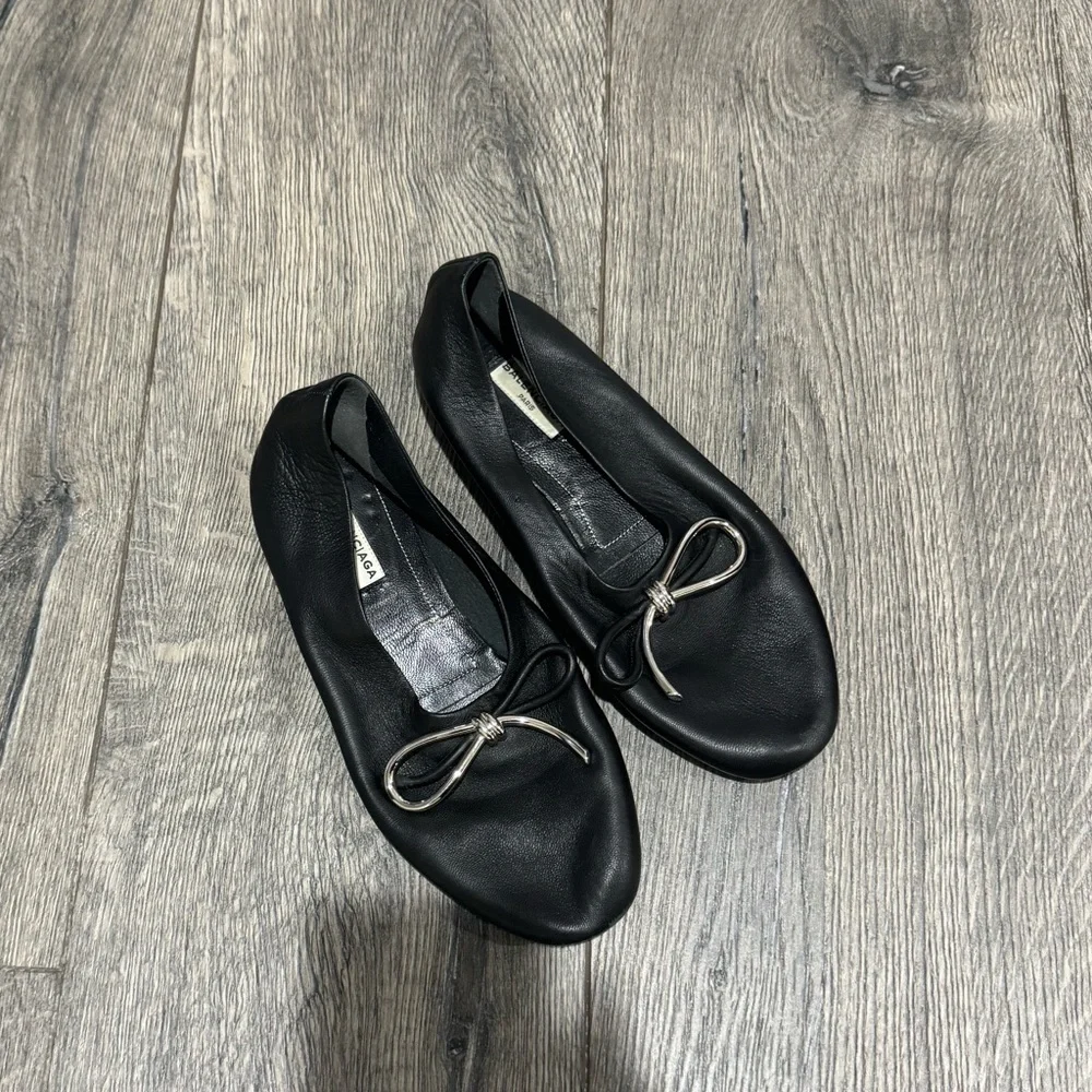 • BALENCIAGA • Leather Bow Accents Ballet Flats Black Round Toes 36.5 / US 6.5